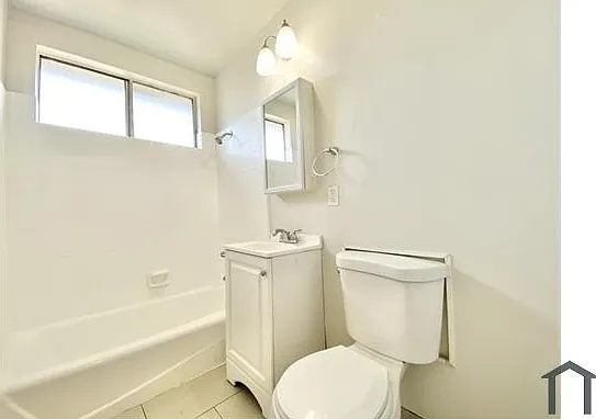 601 W 73rd St #6 — Photo 9
