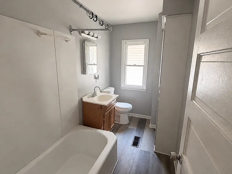 3915 Lockwood Ave #2 — Photo 5