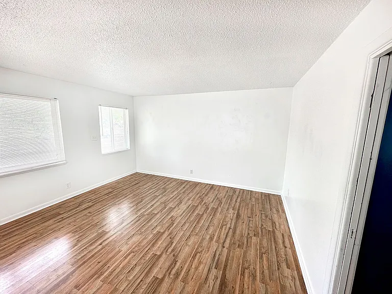 517 N 900 W — Photo 9