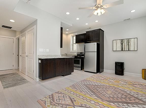 3rd image of 1452 W Thorndale Ave