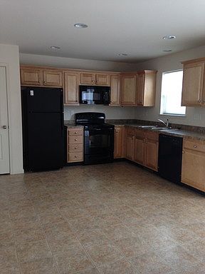 5th image of 2435 Newtown Ln