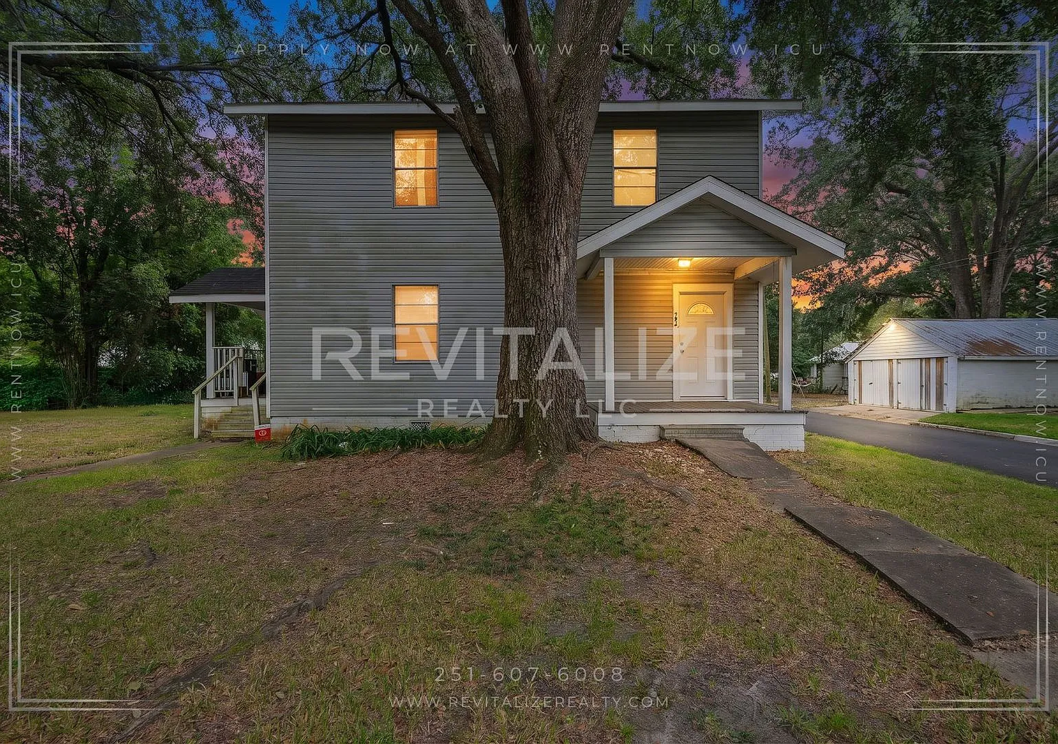 202 1st St - Duplex — Photo 1