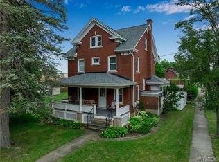 9790 Cayuga Dr, Niagara Falls, NY 14304