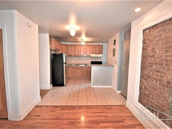 3rd image of 727 4th Ave