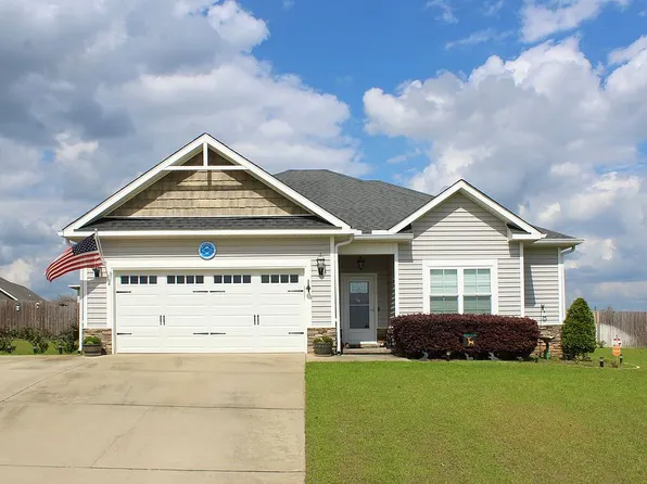 61 Lawrence Dr, New Brockton, AL 36351