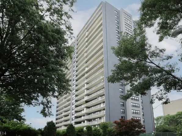 285 Aycrigg Ave #20H, Passaic City, NJ 07055