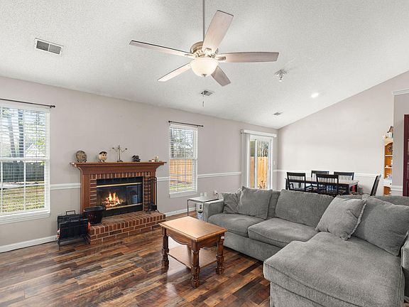 5th image of 262 Okehampton Dr