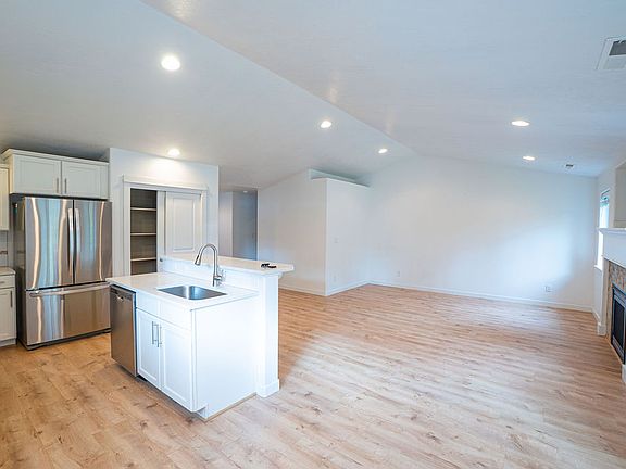 5th image of 63260 Rossby St