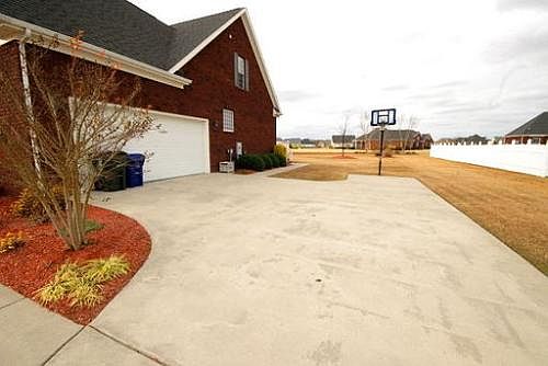 2nd image of 216 Edgebrook Dr