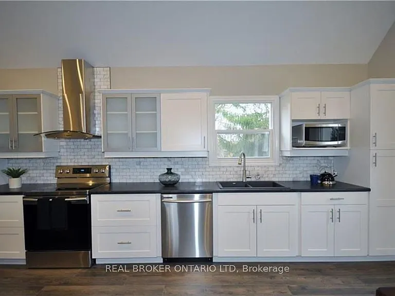 33 Beaconsfield Ave #2 — Photo 7