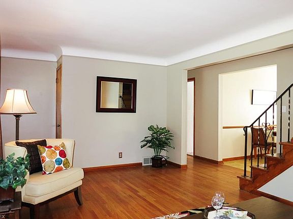 5th image of 23770 Puritan Ave
