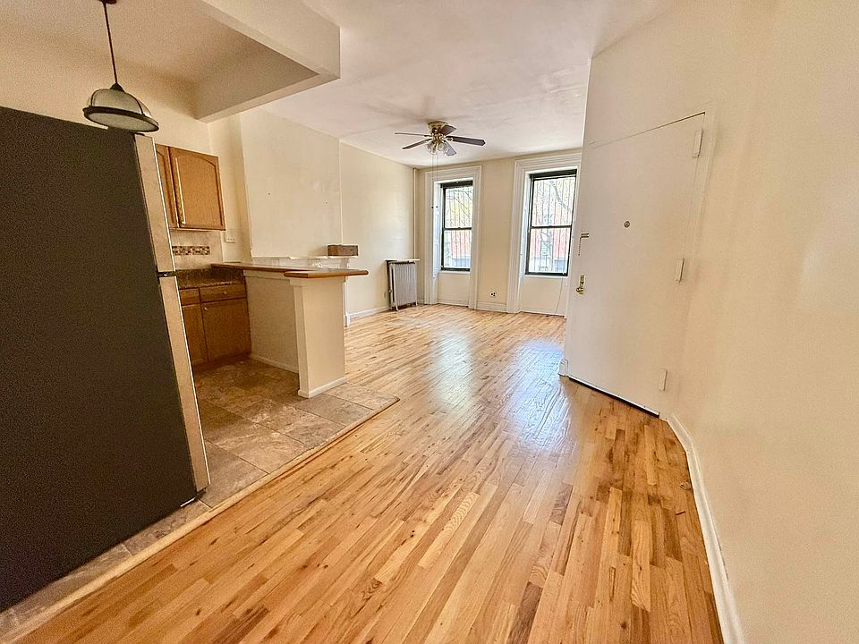 1st image of 442 Gates Ave #2R