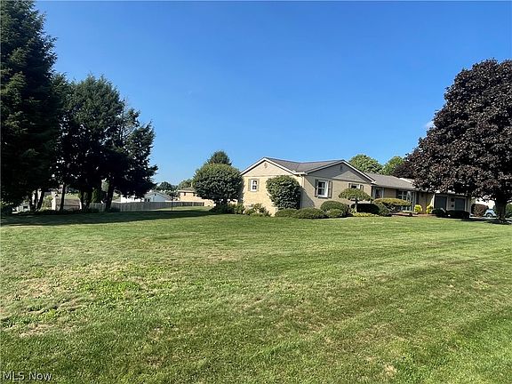 4th image of 49261 S Park Cir