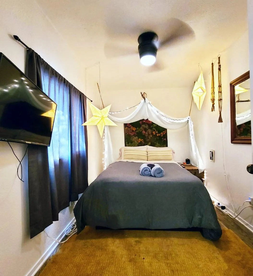 2 bed, 1.0 bath, 976 sqft, $1,295 — Photo 2