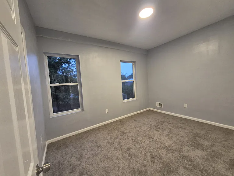 421 Ridgeway St — Photo 7