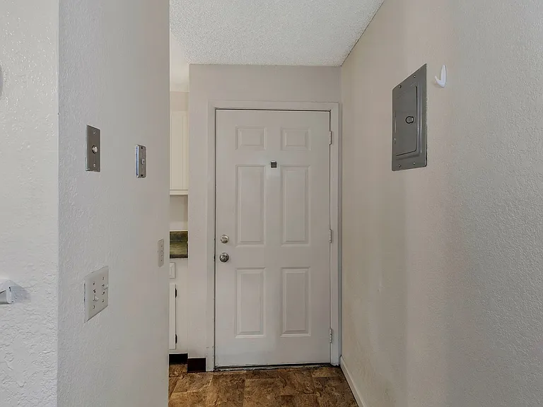125 Franklin Ave #412 — Photo 16