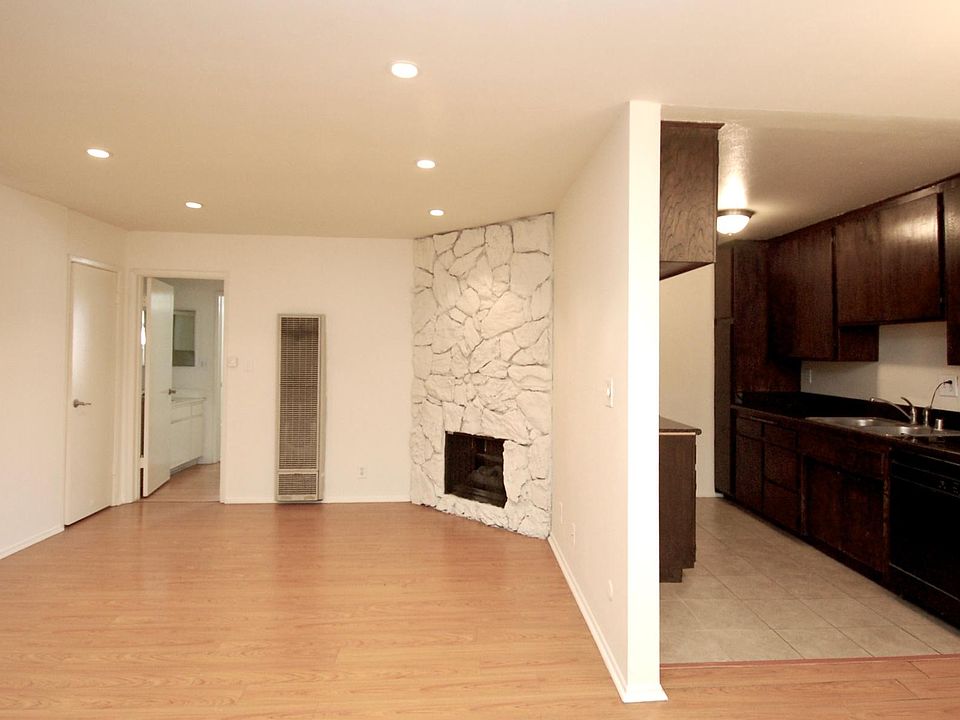 1st image of 11545 Moorpark St #116