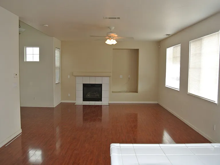 61 Cassia St — Photo 4