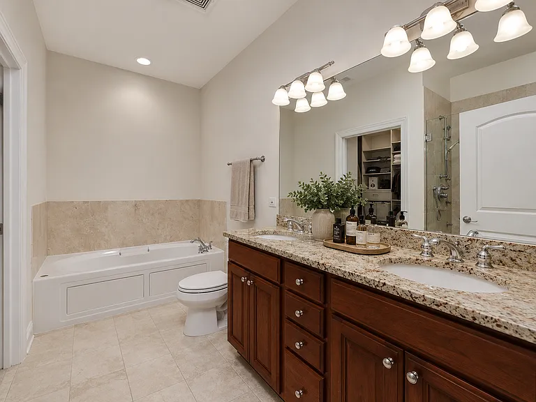 1453 W Irving Park Rd #304 — Photo 11