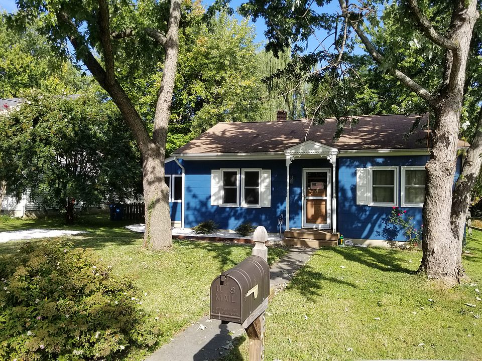 1st image of 209 E Maple Ave