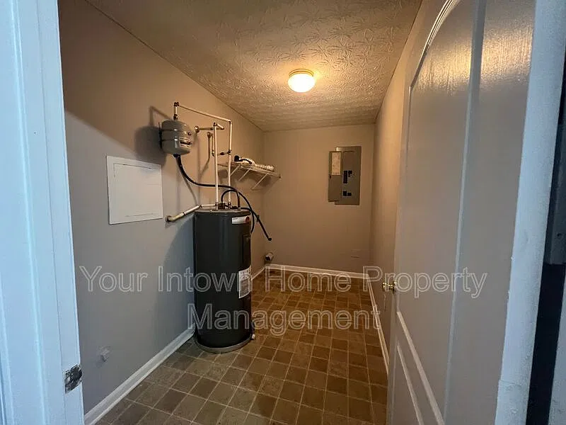 3 bed, 2.0 bath, 1608 sqft, $1,525 — Photo 4
