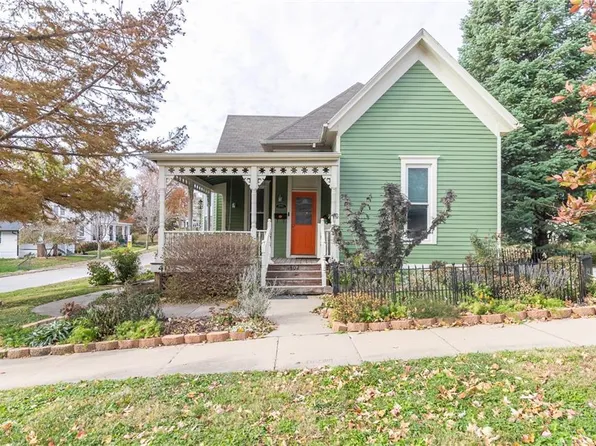 402 N Leonard St, Liberty, MO 64068