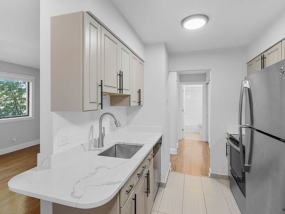 3rd image of 7546 N Winchester Ave #1