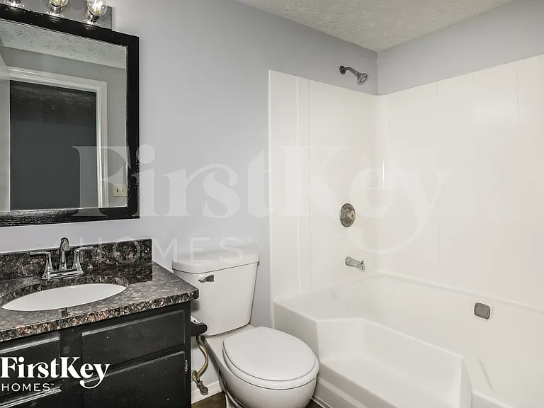4638 N Richardt Ave — Photo 10