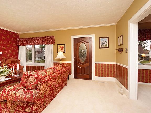 5th image of 563 Rose Hill Ave