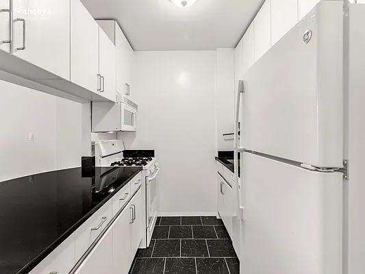 Rented by Sotheby's International Realty | media 16