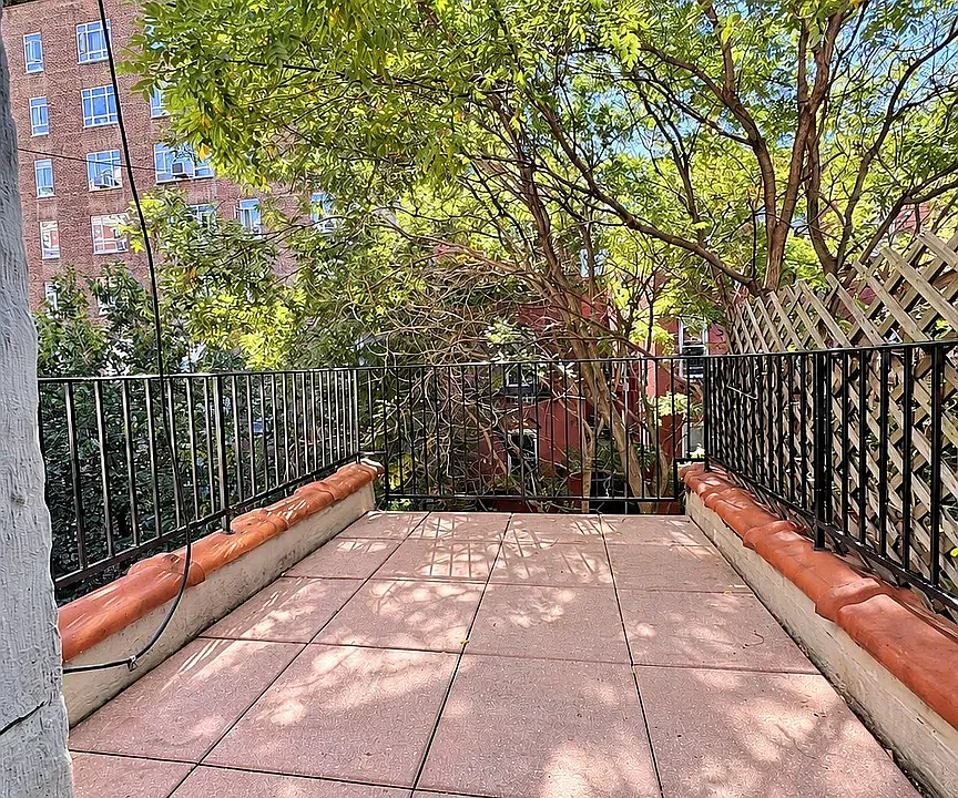38 W 85th St #3R