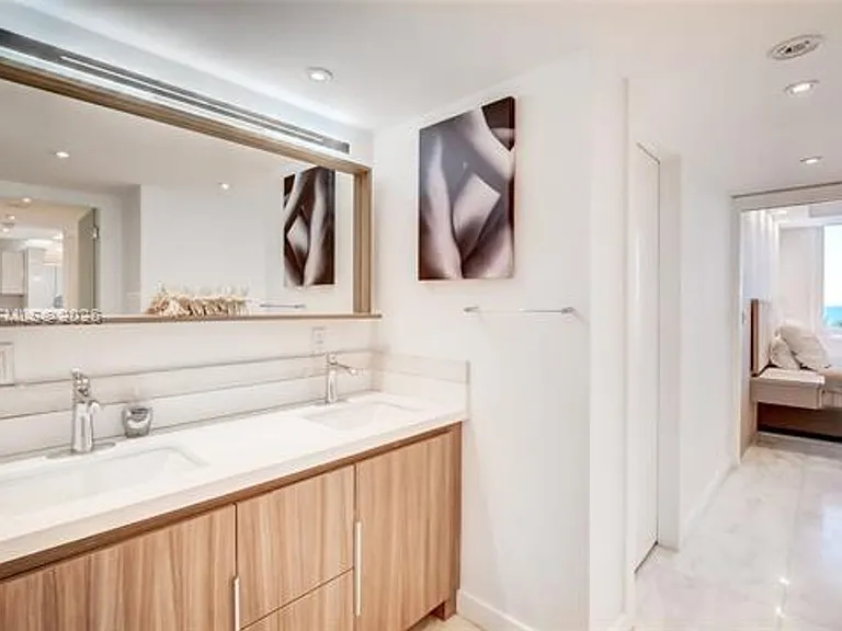 2301 Collins Avenue Cu #439 — Photo 5