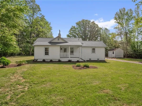 701 Oakwood St, Mebane, NC 27302