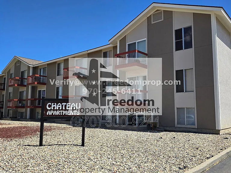 Chateau Apartments — Photo 2