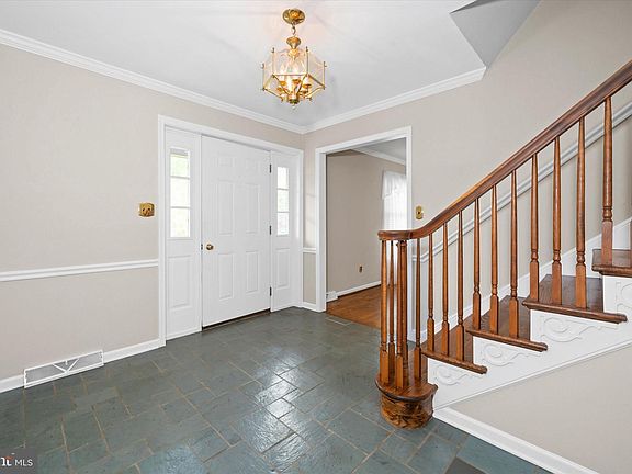 5th image of 26 E Savannah Dr