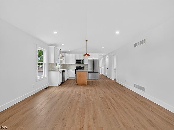 5th image of 38 Euclid St