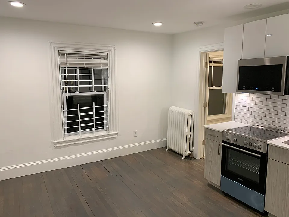 225 Newbury St #4R