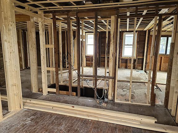 4th image of 487 Ocean Grove Ave