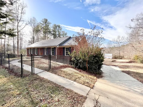 3111 Lyndhurst Dr, Lenoir, NC 28645