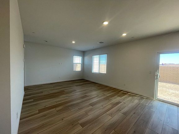 3rd image of 354 Brighton Bluffs Pl