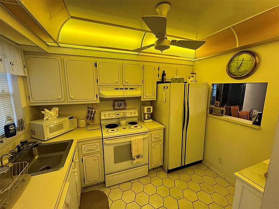 5th image of 9400 Sunrise Lakes Boulevard #310
