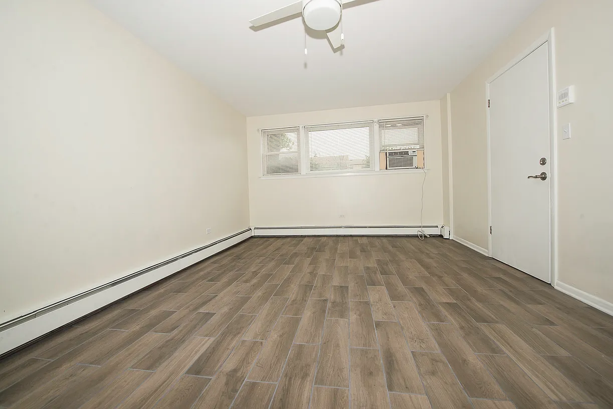 2 bed, 850 sqft, $1,600 — Photo 2