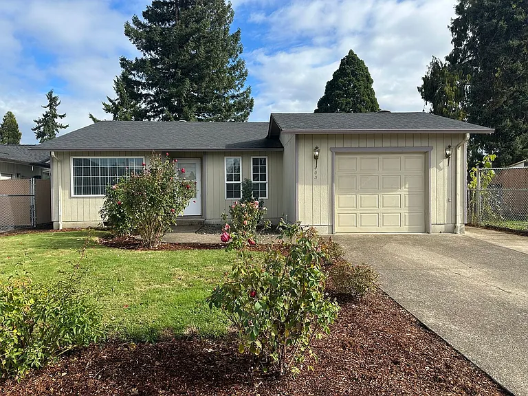 403 S 37th Pl — Photo 2