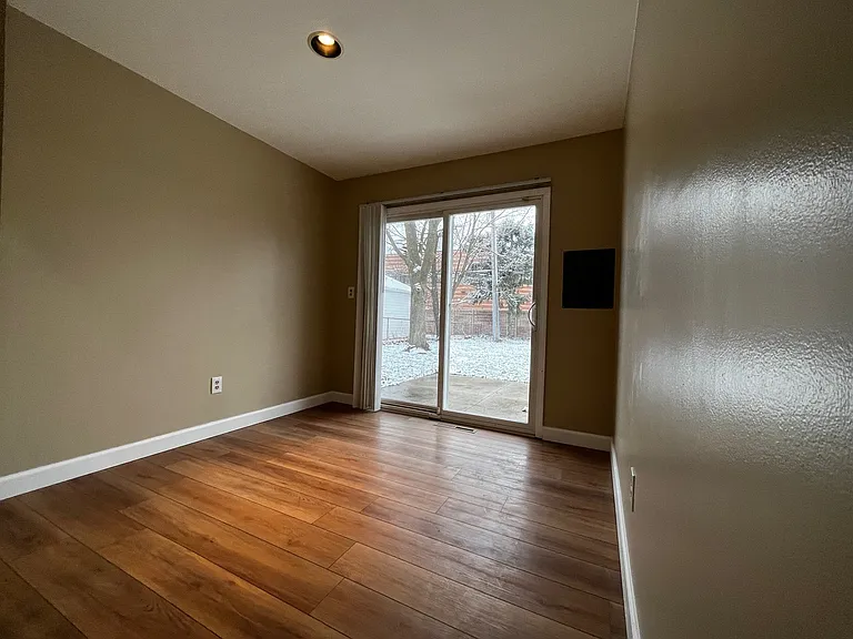 28070 Brentwood St — Photo 11