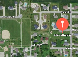 806 Jeffrey St, Bartelso, IL 62218