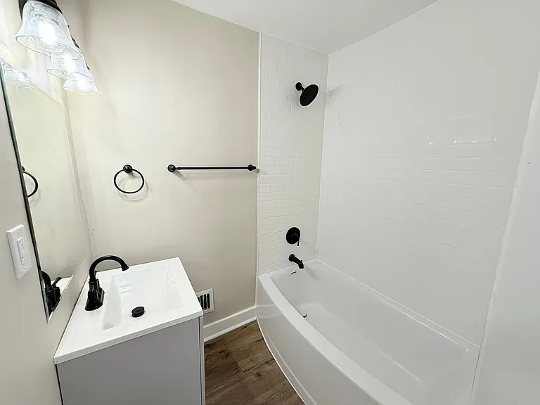 15811 Trinity St — Photo 7