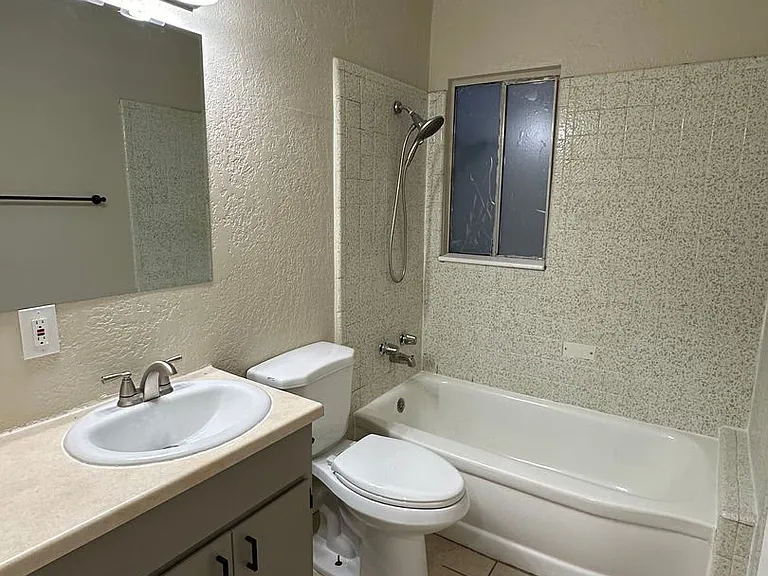 225 E Louise Ave — Photo 16