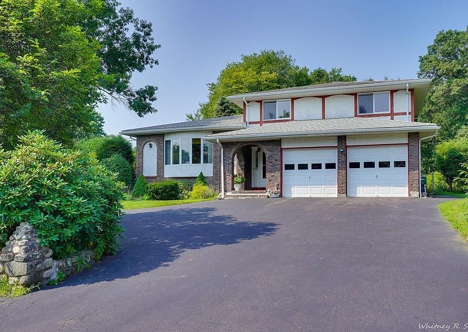 1st image of 65 Mill Pond Ln