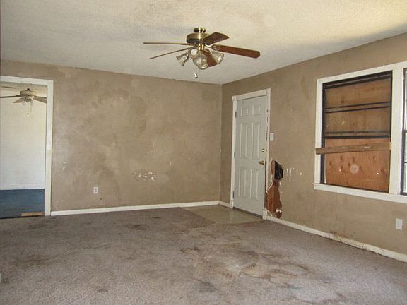 2nd image of 320 E 43rd St