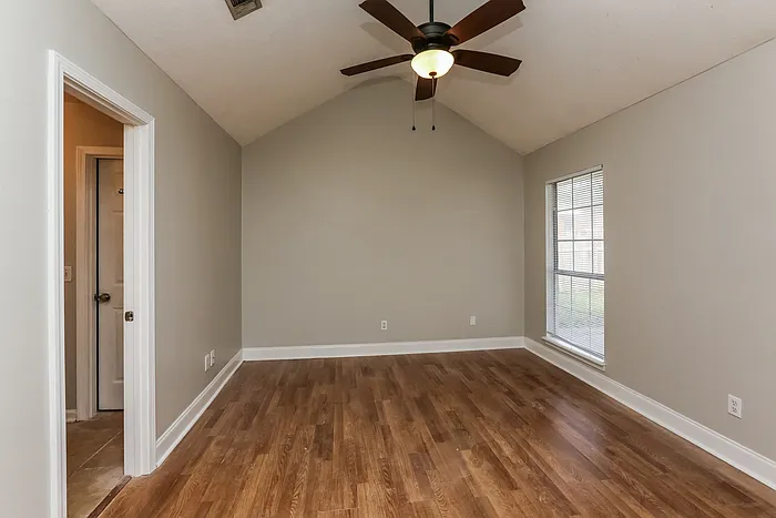 2038 Red Oak Dr — Photo 5